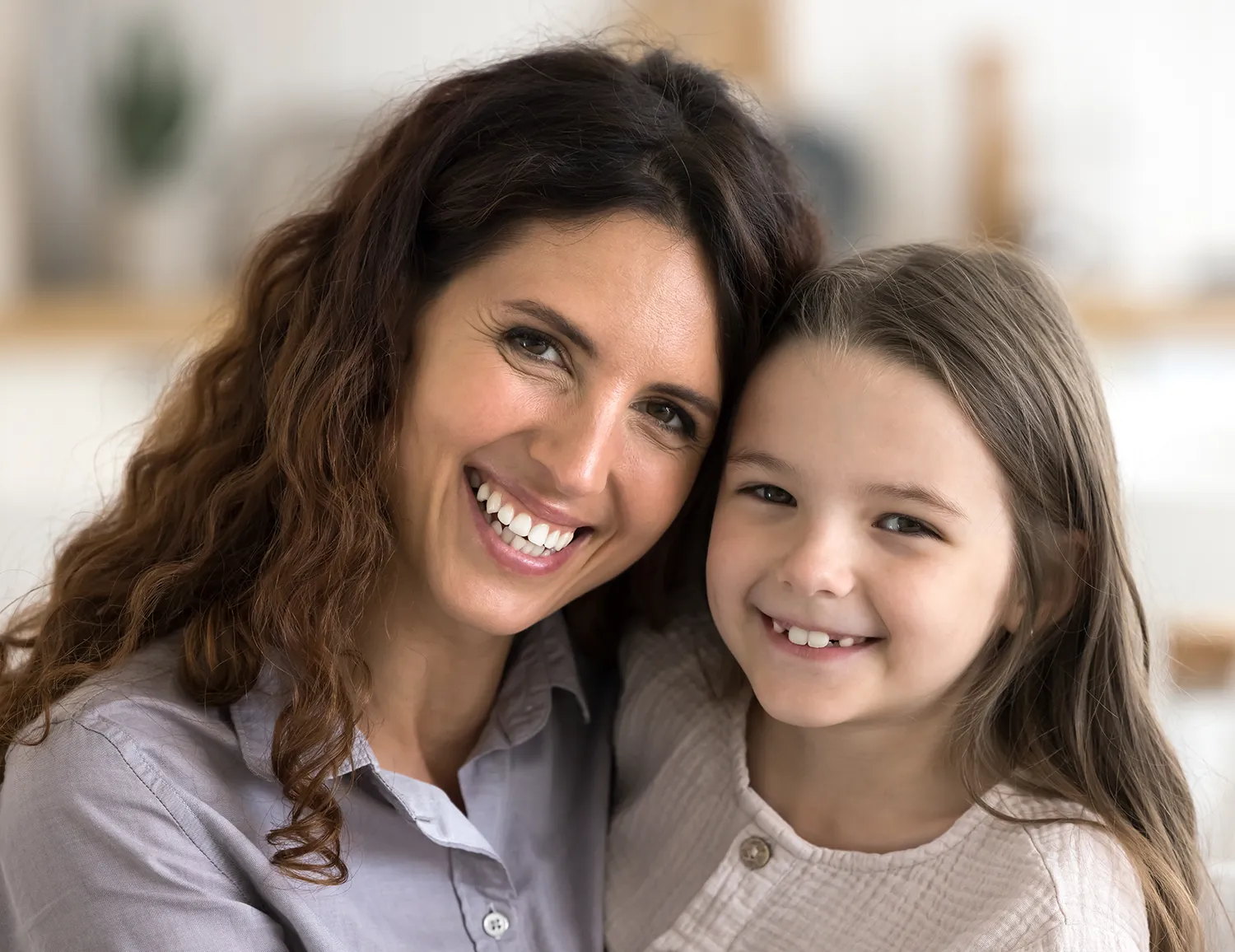 mom-daughter-smiling